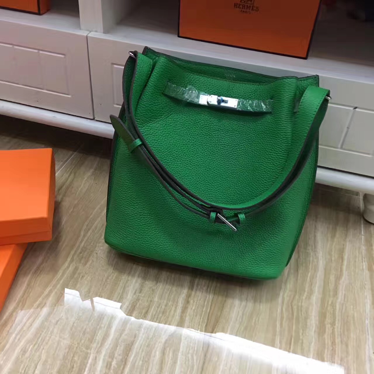 Kelly discount green handbags