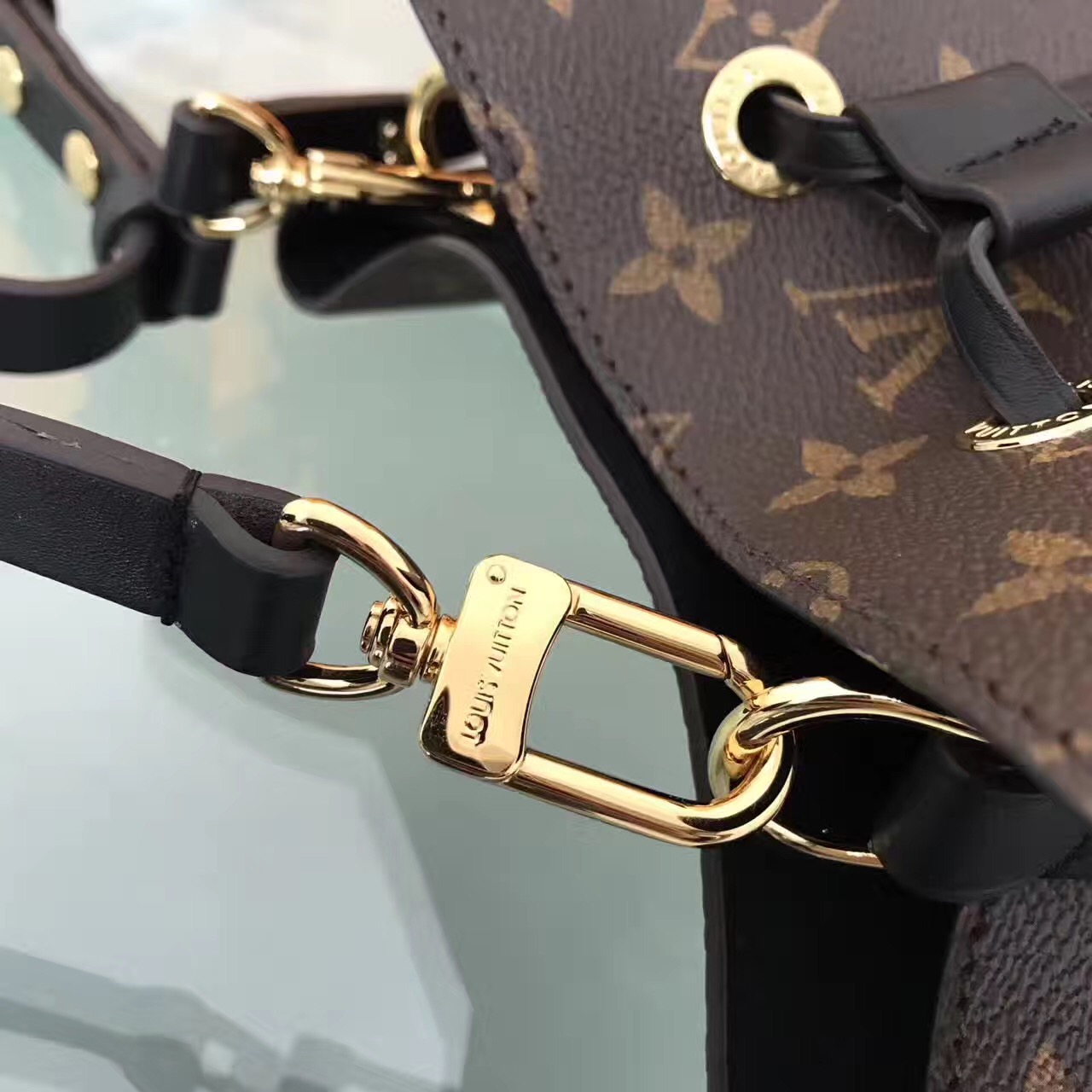 LV Louis Vuitton messenger monogram shoulder v black handbags