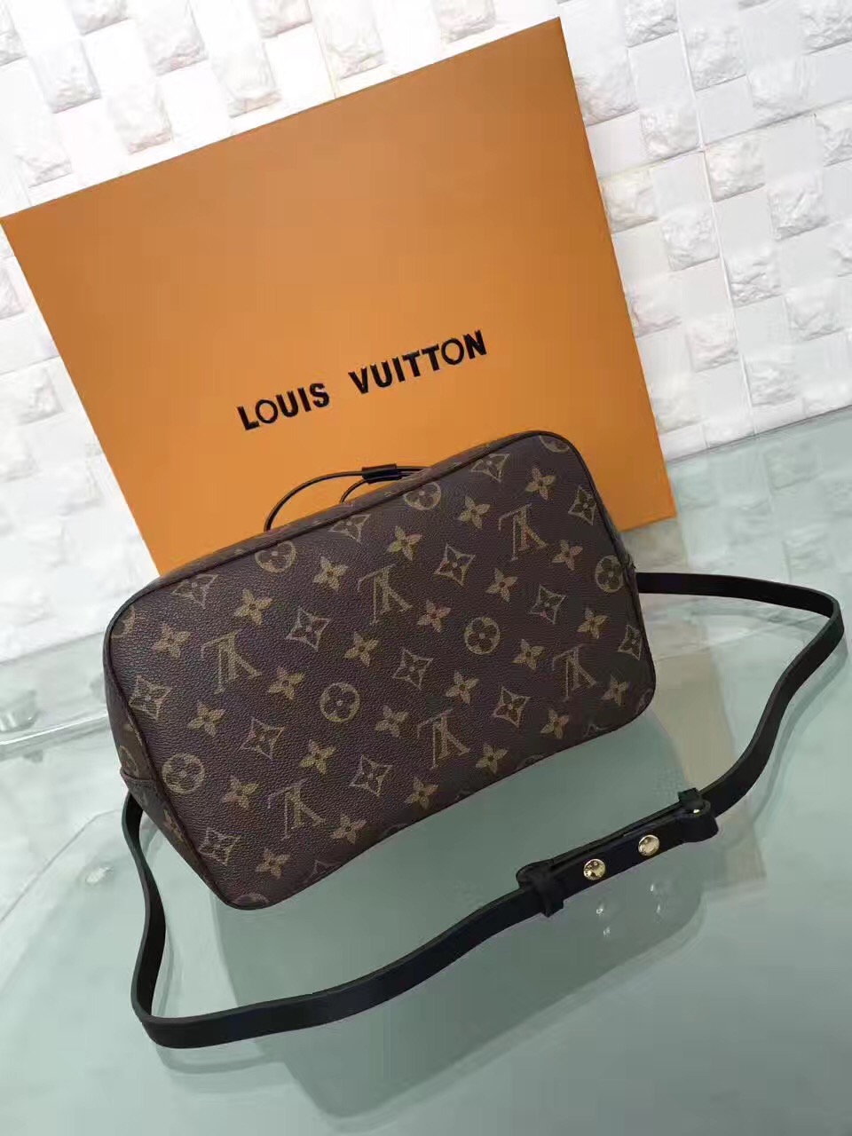 LV Louis Vuitton messenger monogram shoulder v black handbags