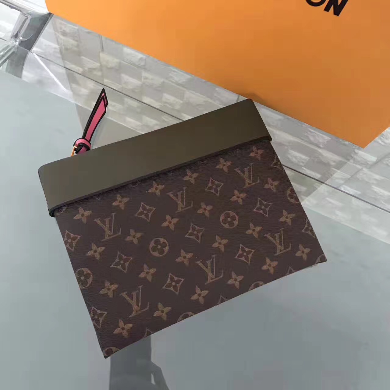 LV Louis Vuitton leather monogram v clutch handbags