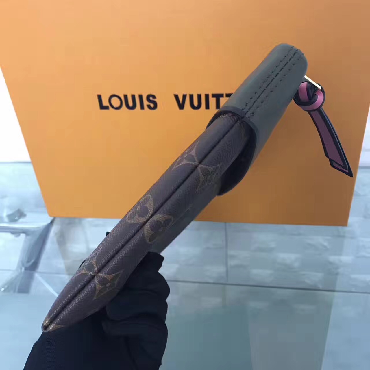 LV Louis Vuitton leather monogram v clutch handbags