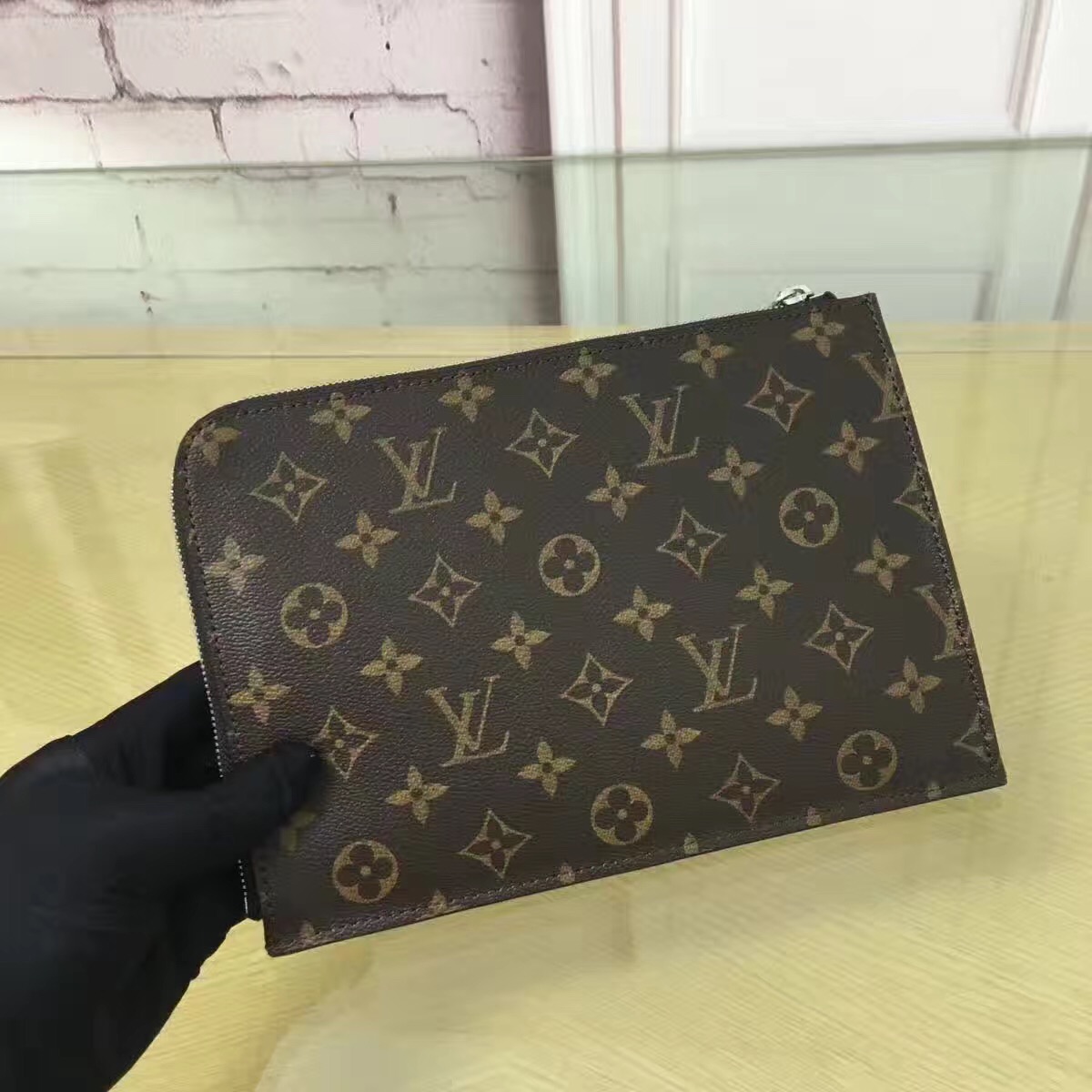 LV Louis Vuitton clutch monogram zipper handbags