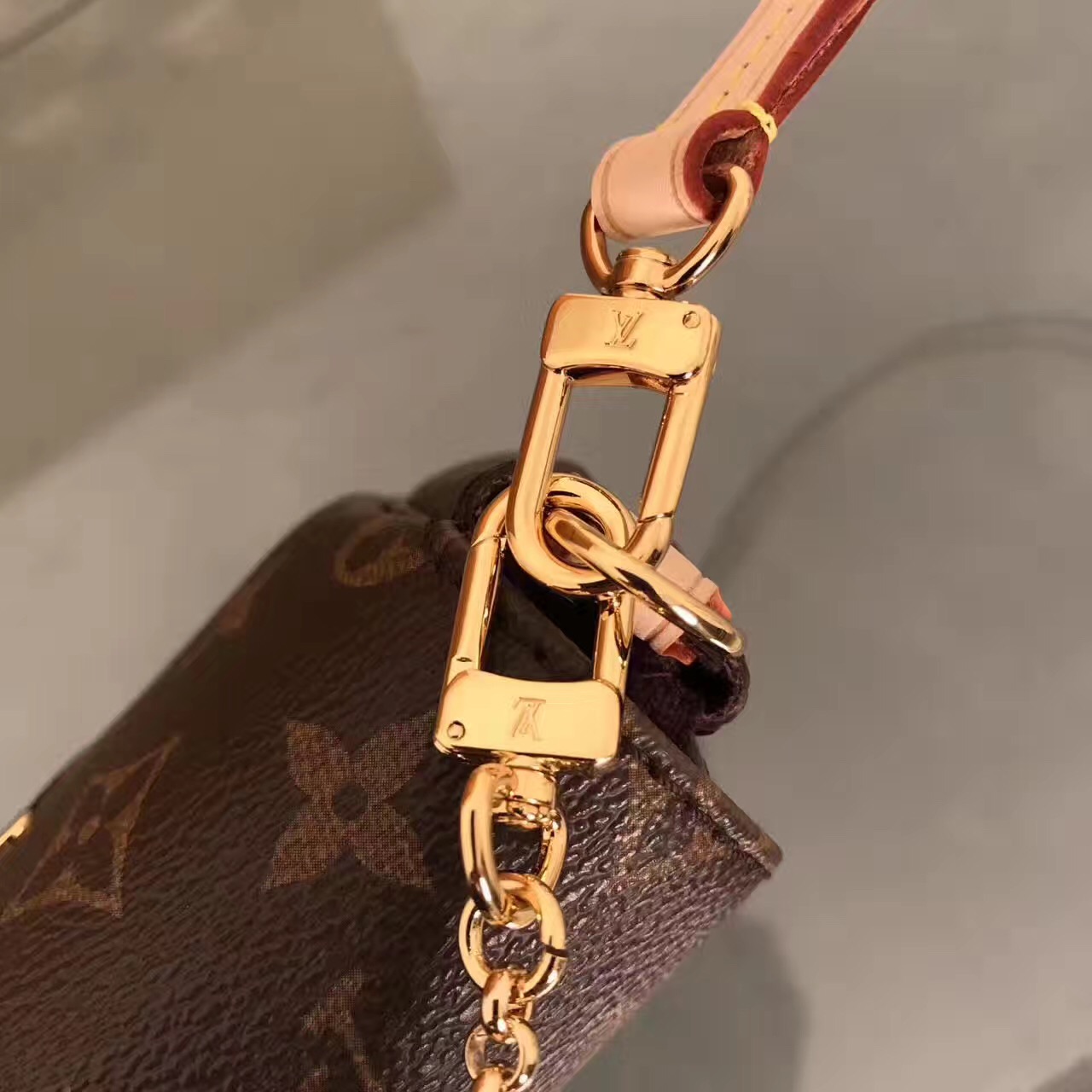 LV Louis Vuitton messenger monogram shoulder handbags