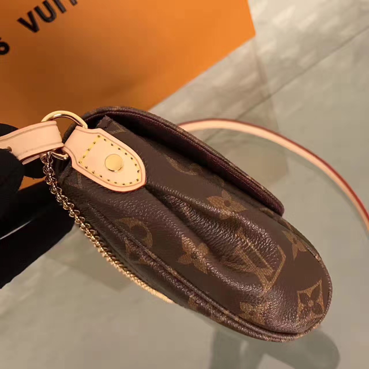 LV Louis Vuitton messenger monogram shoulder handbags