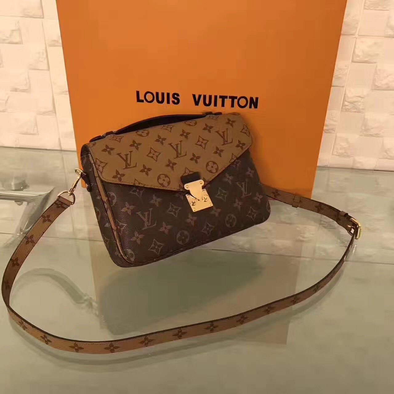 LV Louis Vuitton messenger monogram pochette handbags