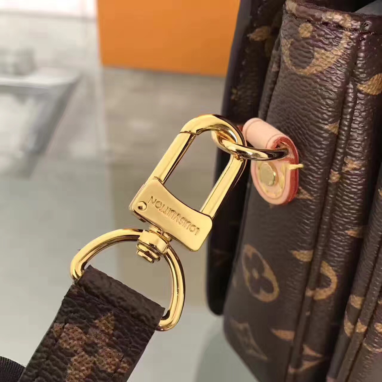 LV Louis Vuitton messenger monogram pochette handbags