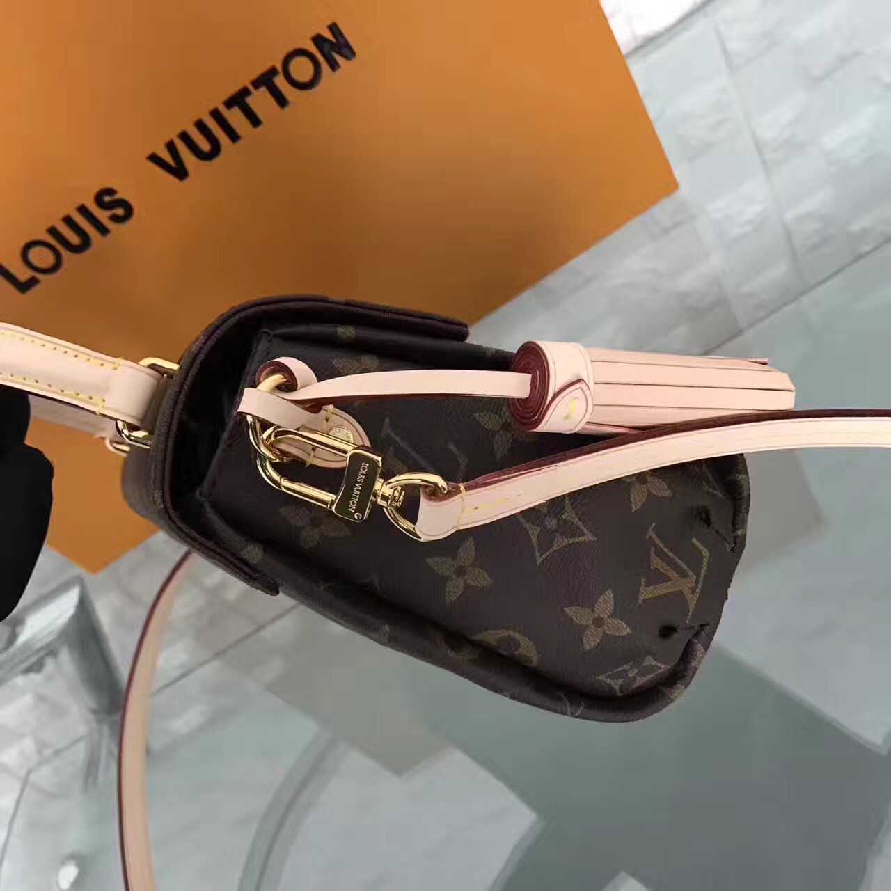 LV Louis Vuitton shoulder damier small handbags