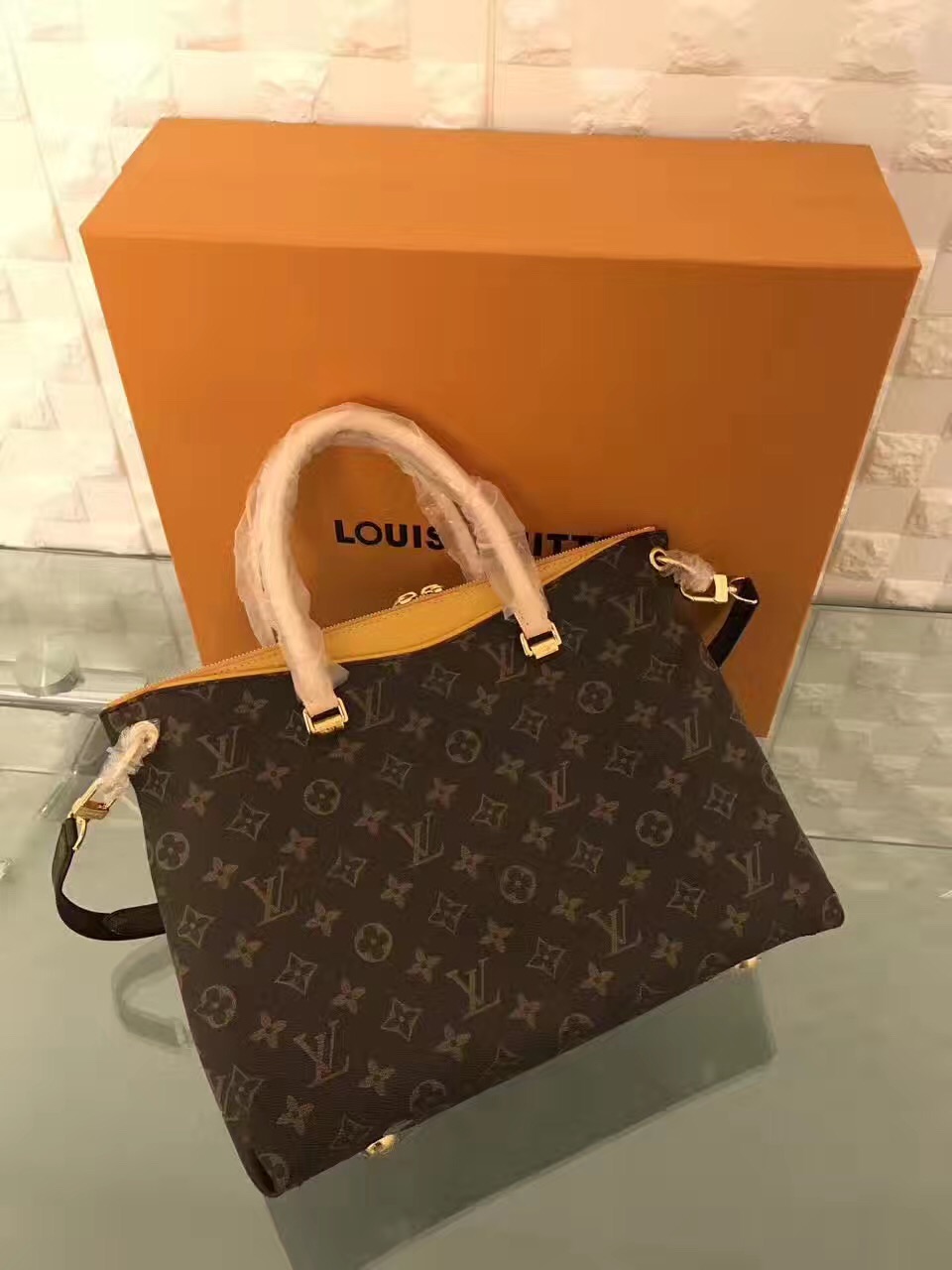 Louis Vuitton Yellow Patent Leather Bedford Bag ○ Labellov ○ Buy