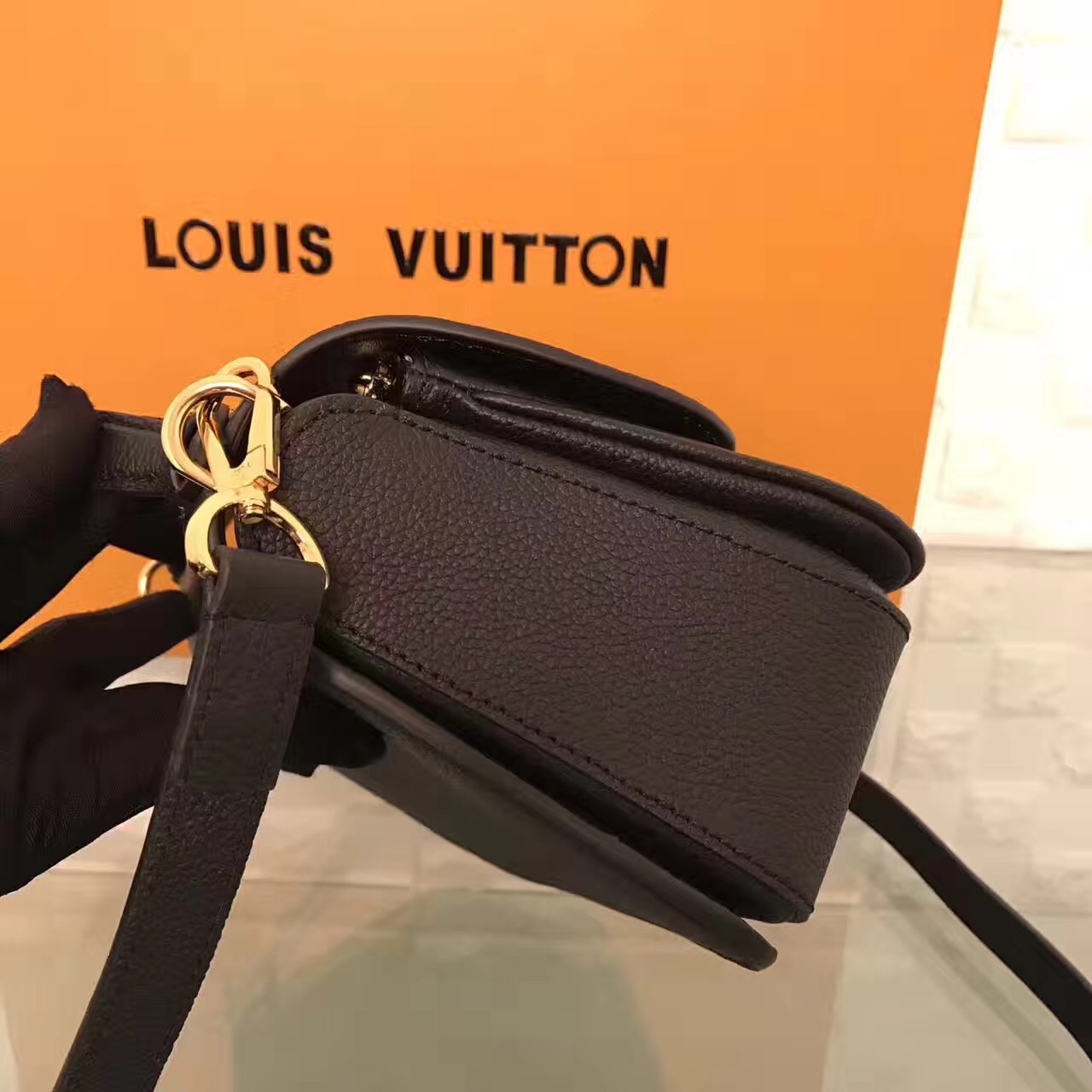 LV Louis Vuitton black leather shoulder handbags