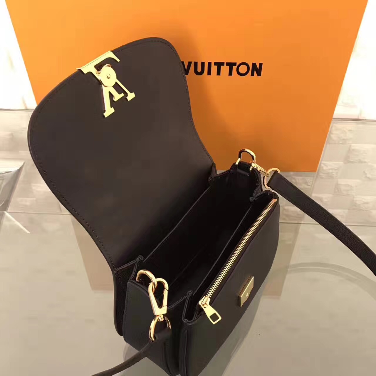 LV Louis Vuitton black leather shoulder handbags