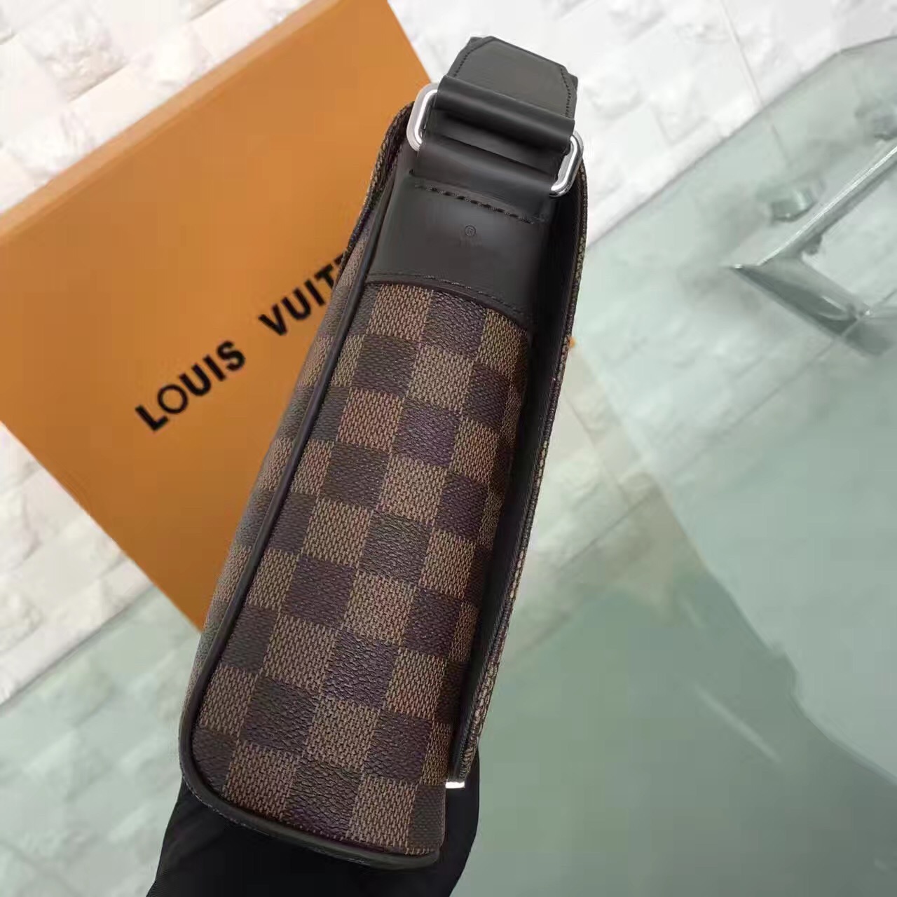 LV Louis Vuitton damier messenger handbags