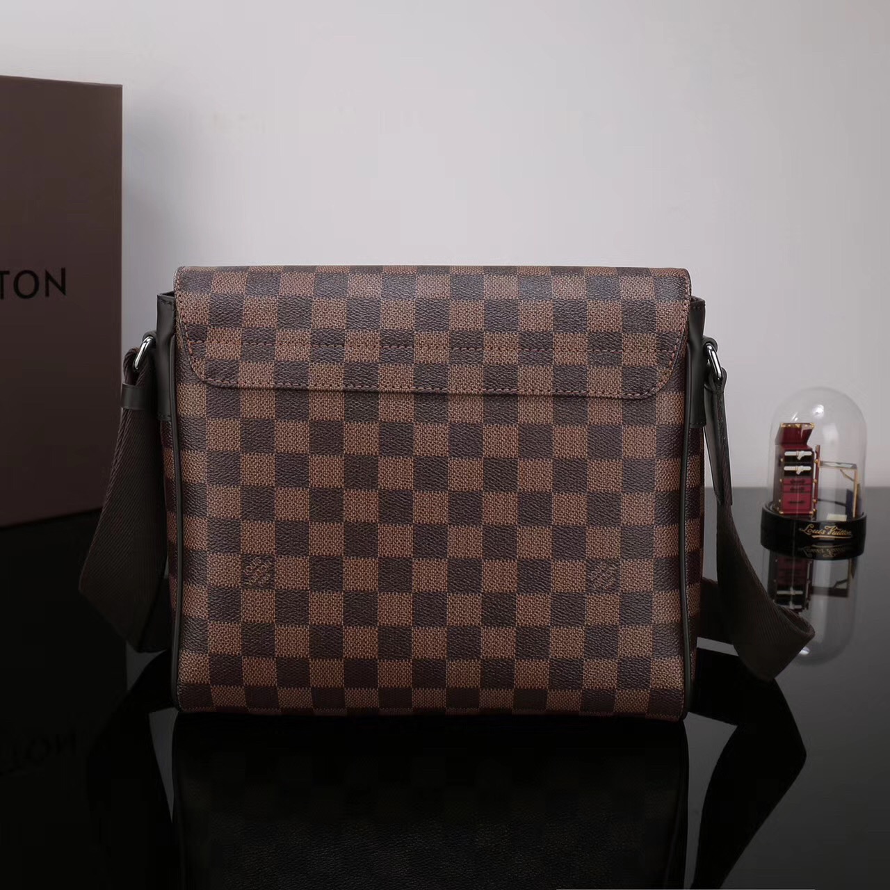 LV Louis Vuitton M41031 District Damier Medium Handbags Graphite bags