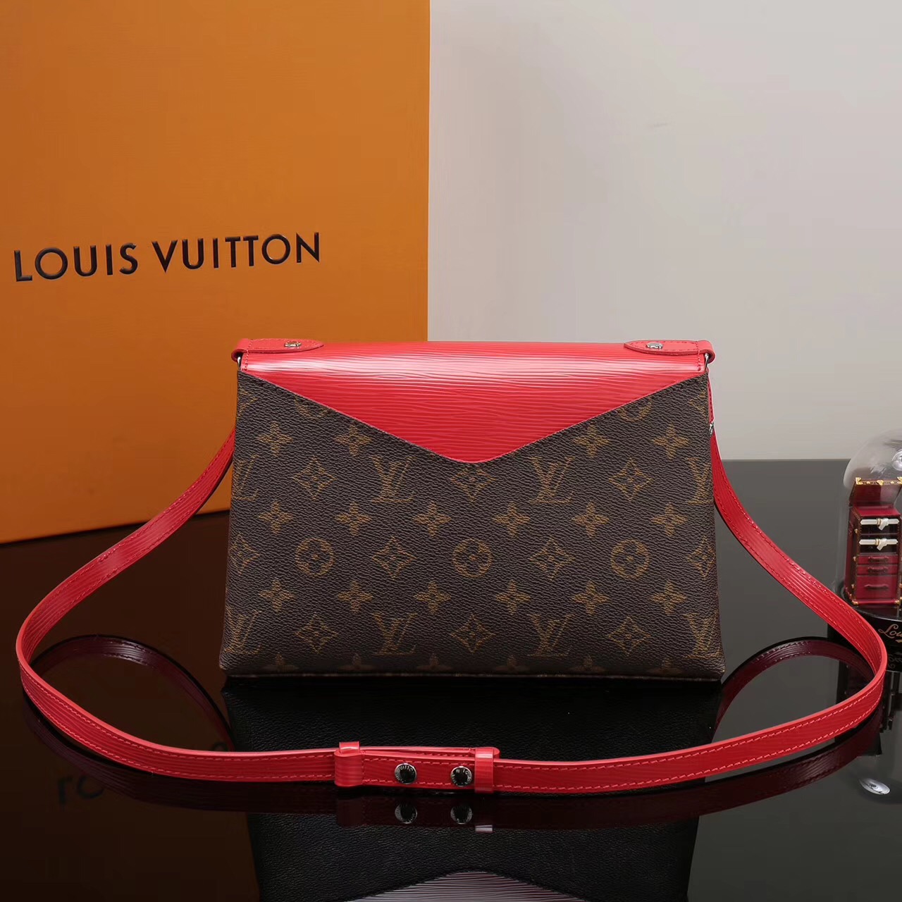 Louis Vuitton Saint Michel M44030 Monogram Canvas / Epi Leather