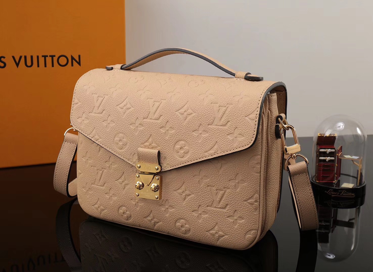 LV Louis Vuitton Pochette Metis Shoulder Leather bags M44072 Handbags Beige