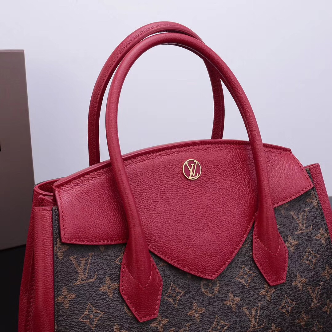 Lv Box Bag Red | IUCN Water