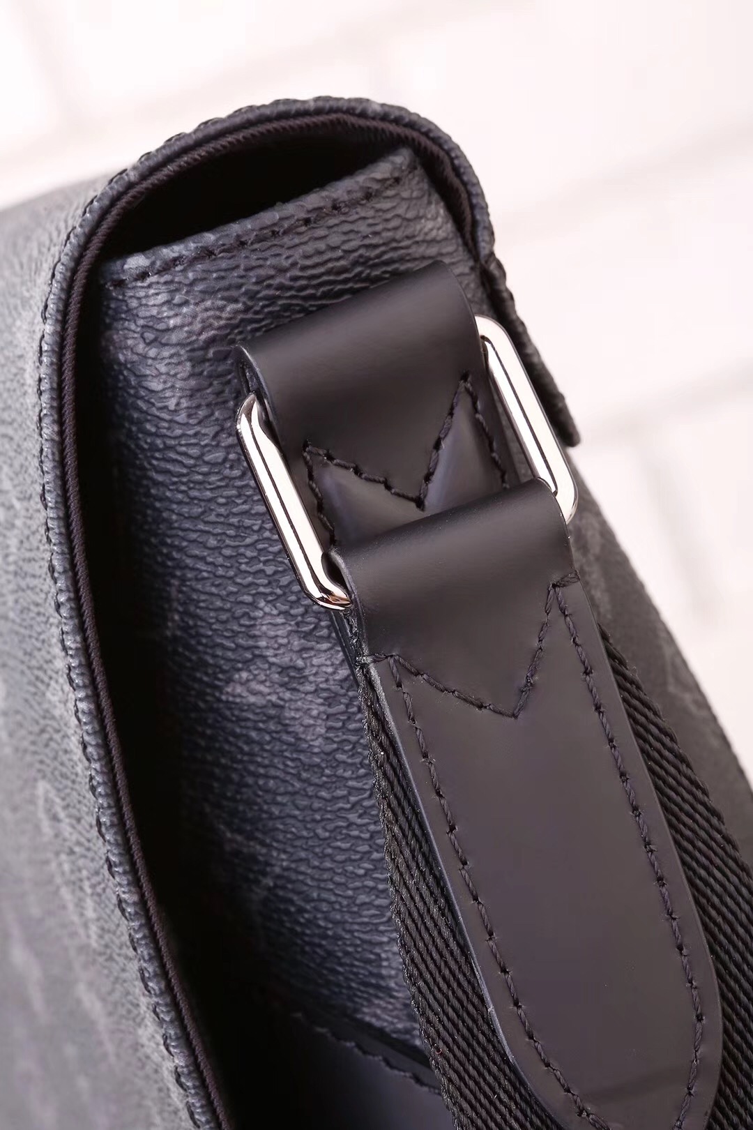 Men LV Louis Vuitton M40565 Messenger PM Monogram Explorer bags Handbags Gray