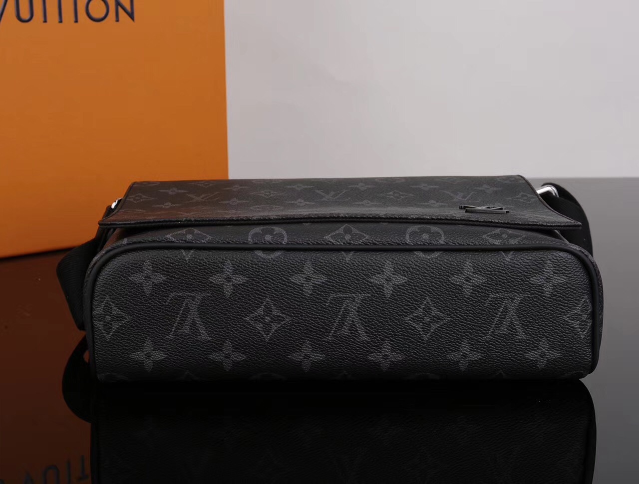 Men LV Louis Vuitton M44000 District Monogram Messenger bags Handbags Gray