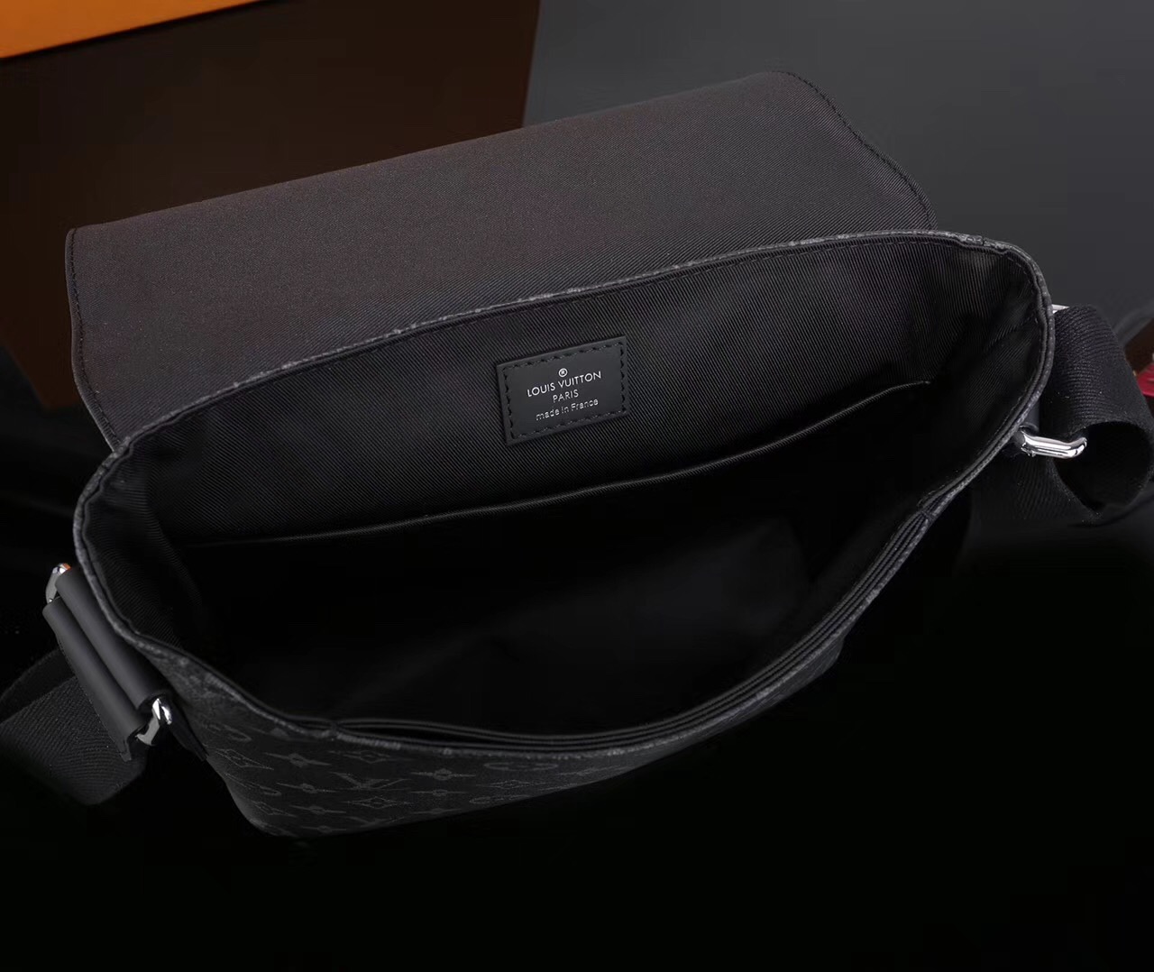 Men LV Louis Vuitton M44000 District Monogram Messenger bags Handbags Gray