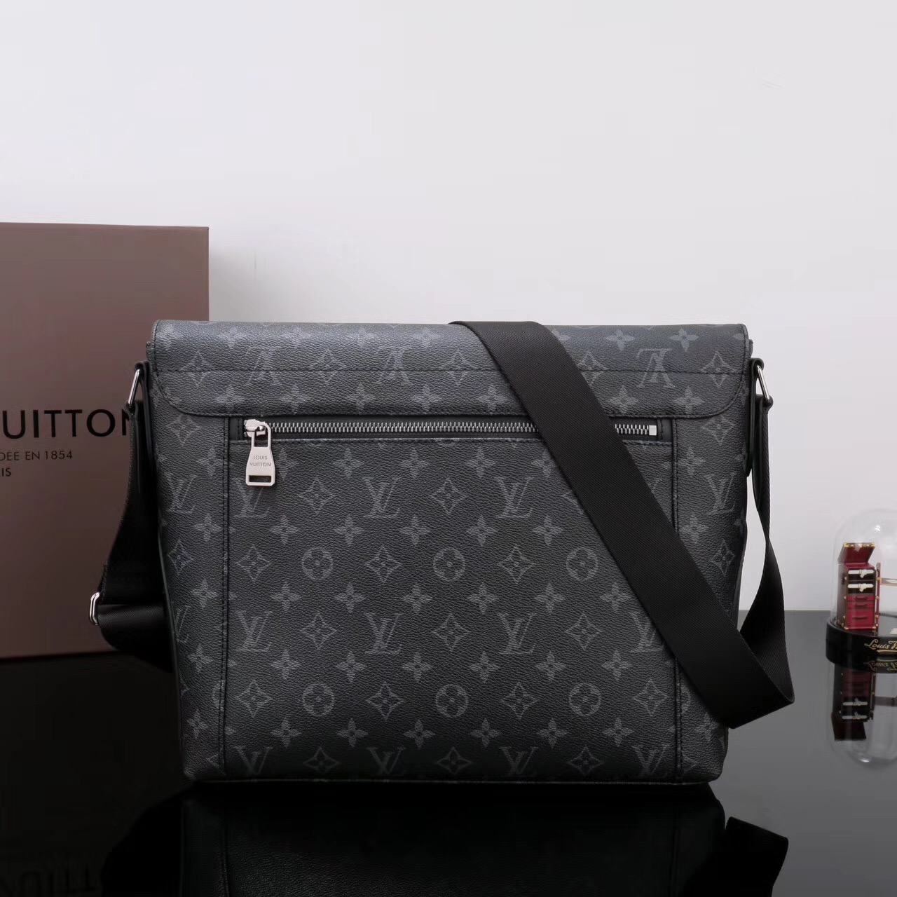 Men LV Louis Vuitton M40539 Monogram Messenger bags Handbags Gray