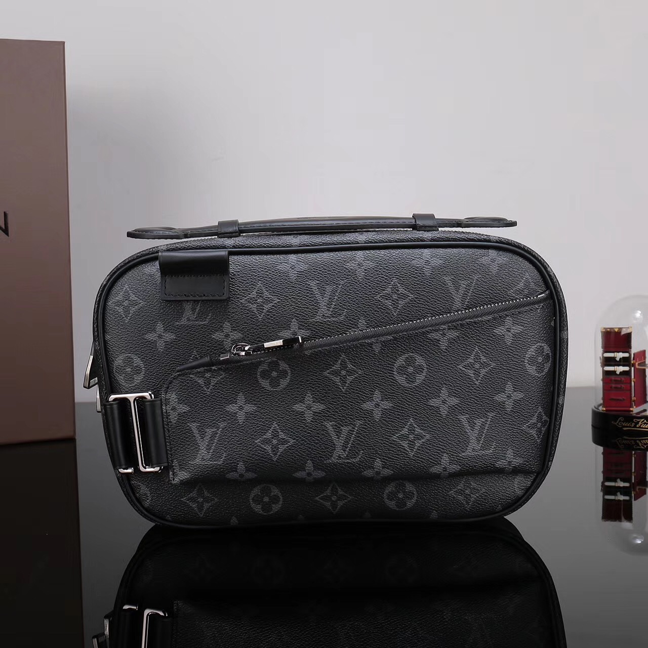 Men LV Louis Vuitton M42906 Explorer Waist Monogram Pack bags Handbags Gray