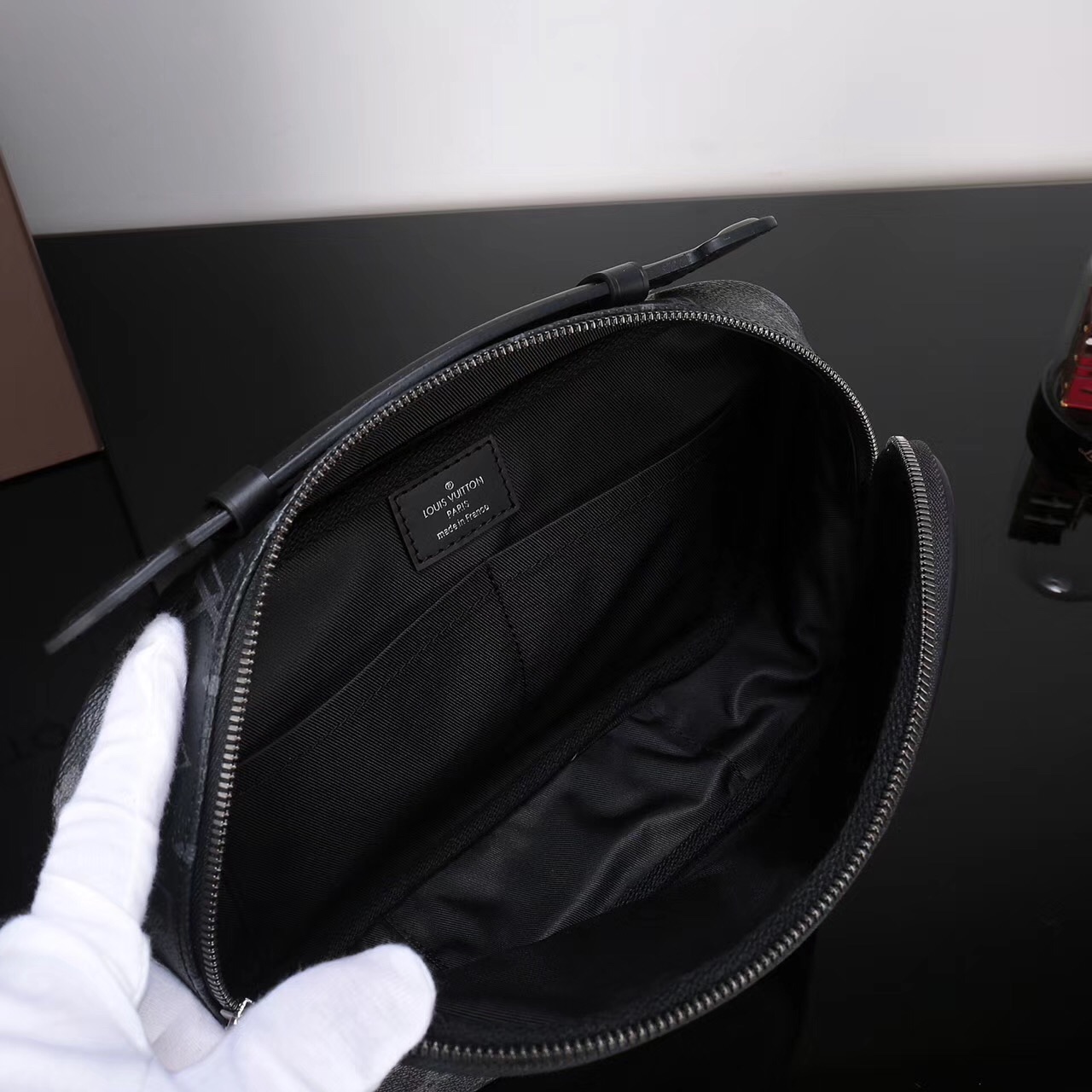 Men LV Louis Vuitton M42906 Explorer Waist Monogram Pack bags Handbags Gray