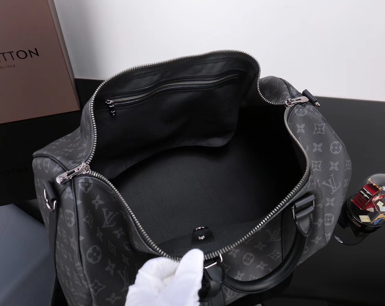 Men LV Louis Vuitton M40603 Keepall 50 Travelling Handbags Monogram bags Gray
