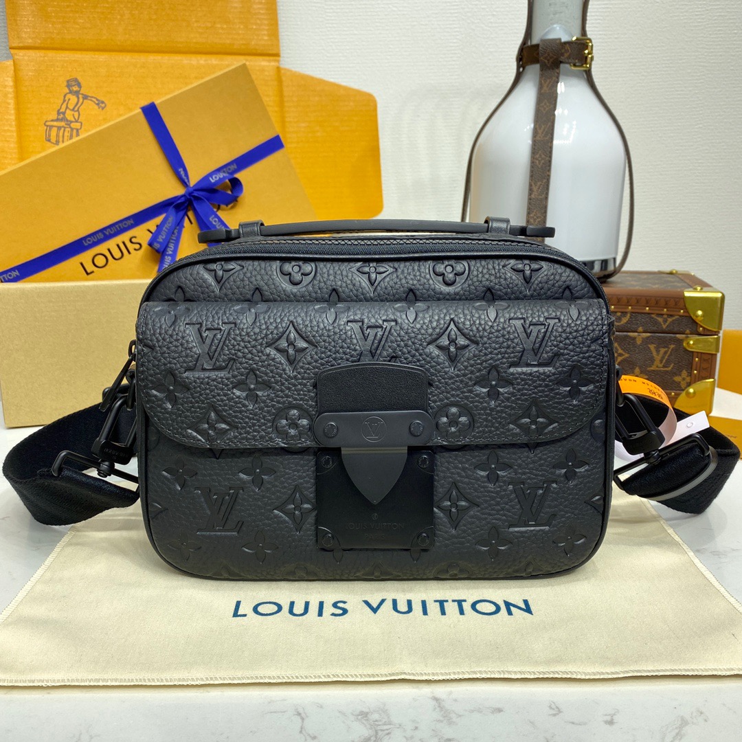 Louis Vuitton LV Men S Lock Messenger Bag Handbag M58489 in Black