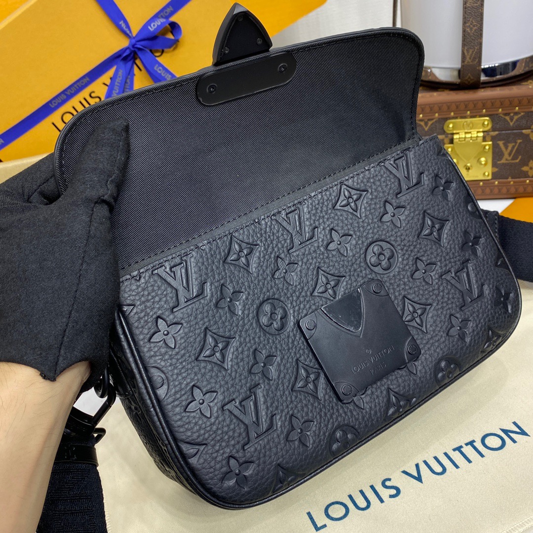 Louis Vuitton LV Men S Lock Messenger Bag Handbag M58489 in Black