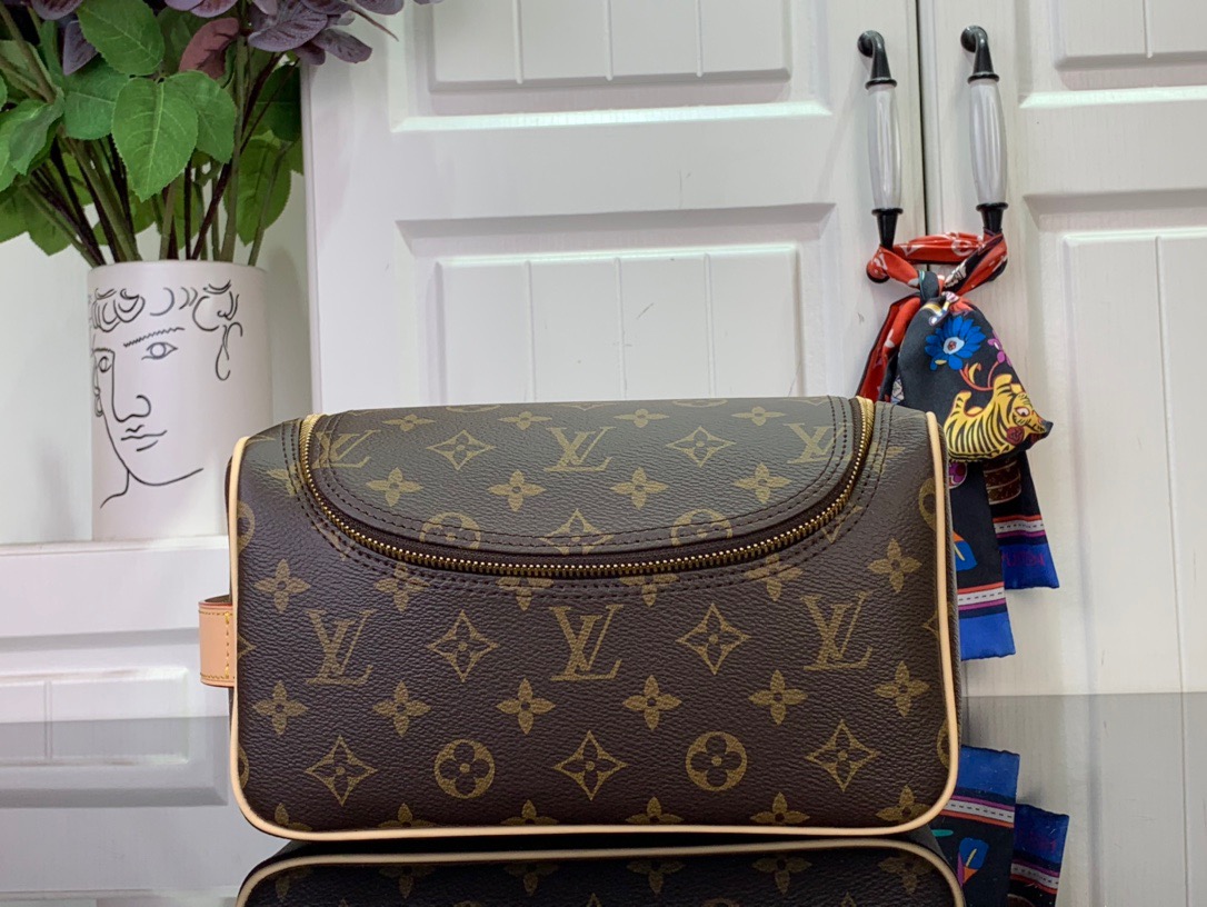 Louis Vuitton LV Men Dopp Kit Toiletry Bag Handbag M11510 Brown