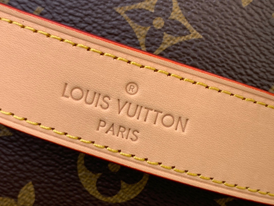 Louis Vuitton LV Men Dopp Kit Toiletry Bag Handbag M11510 Brown