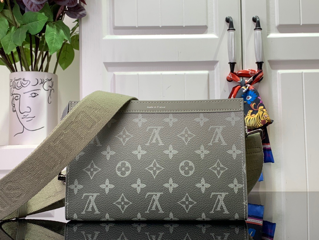 Louis Vuitton LV Gatston Wearable Wallet Bag Handbag M24988 Green