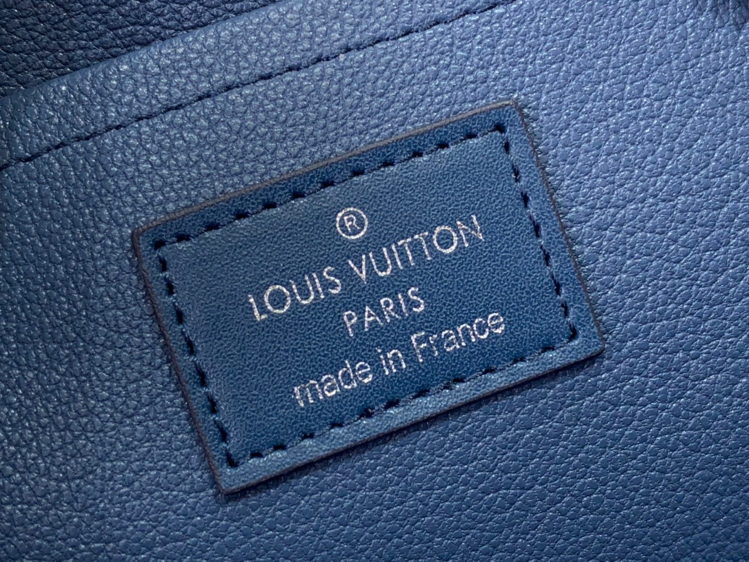 Louis Vuitton LV Men Monogram Locker Dopp Kit Bag Handbag M11559 Blue