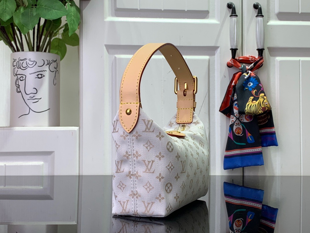 Louis Vuitton LV Monogram Hills Pochette Bag Handbag M12433 Cream