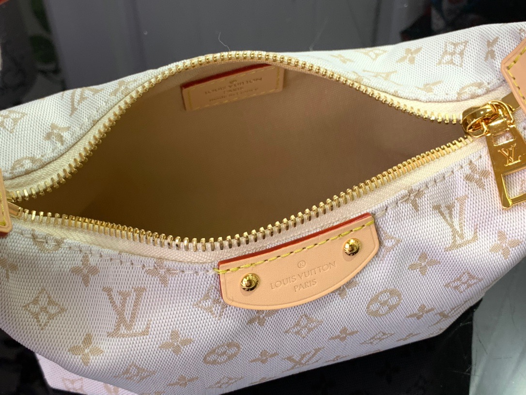 Louis Vuitton LV Monogram Hills Pochette Bag Handbag M12433 Cream