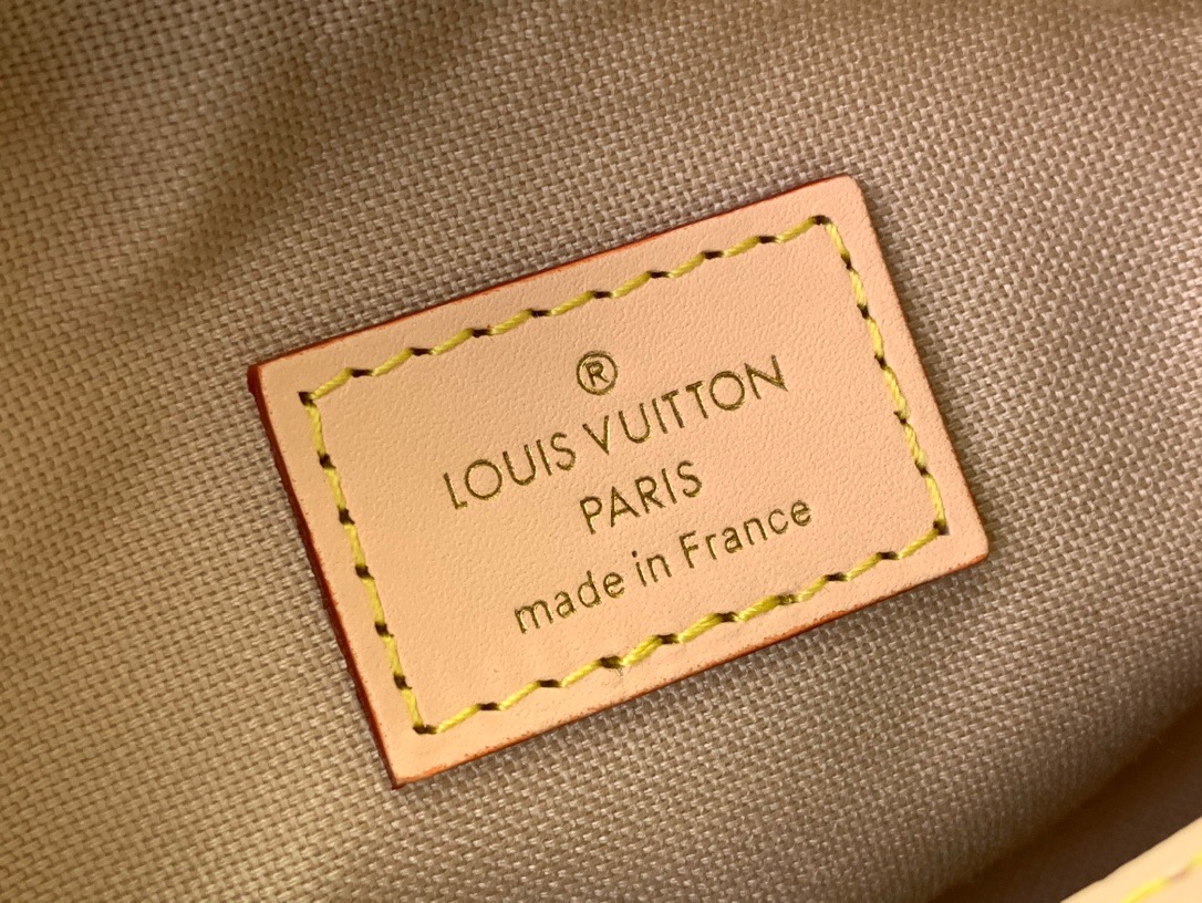 Louis Vuitton LV Monogram Hills Pochette Bag Handbag M12433 Cream