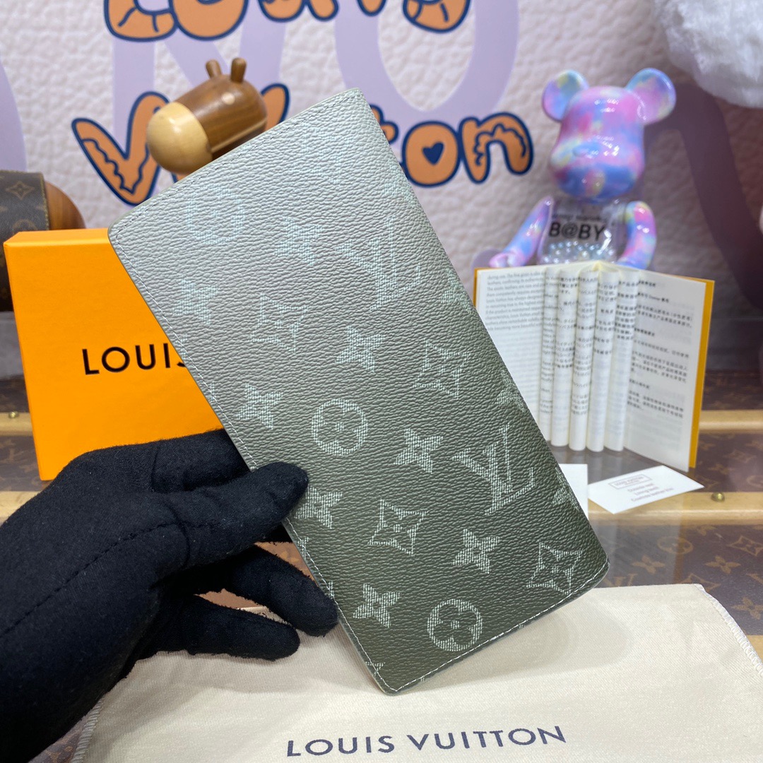 Louis Vuitton LV Monogram Gradient Brazza Wallet Purse Cardholder M11546 Green