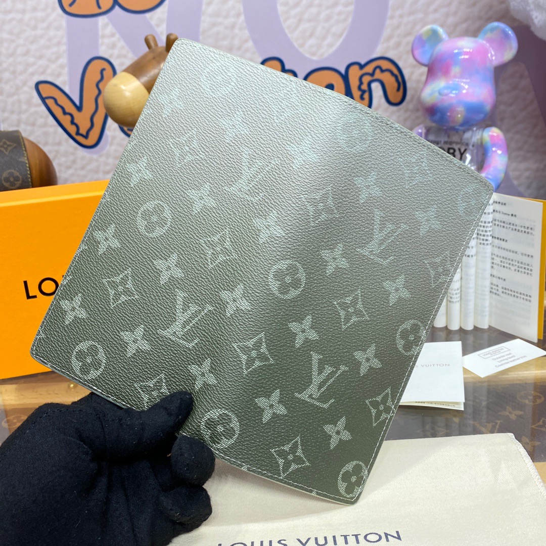 Louis Vuitton LV Monogram Gradient Brazza Wallet Purse Cardholder M11546 Green