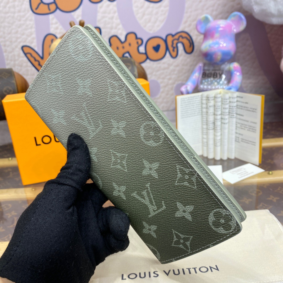 Louis Vuitton LV Monogram Gradient Brazza Wallet Purse Cardholder M11546 Green