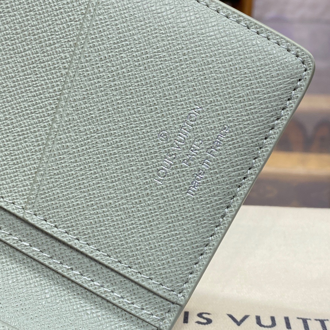 Louis Vuitton LV Monogram Gradient Brazza Wallet Purse Cardholder M11546 Green