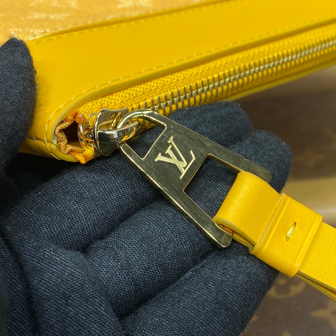 Louis Vuitton LV Pochette Voyage Souple Clutch Bag Handbag M12665 Yellow