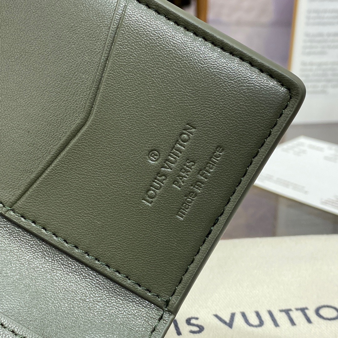 Louis Vuitton LV Men Calfskin Pocket Wallet Purse Cardholder M12501 Green