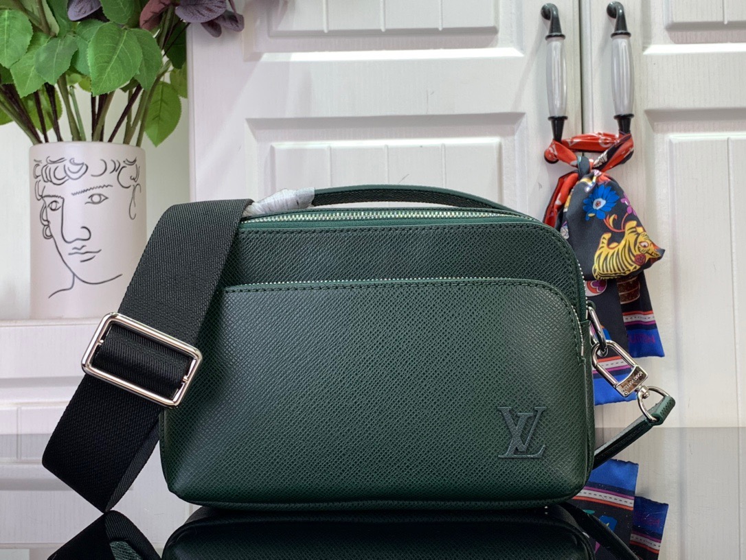 Louis Vuitton LV Men Avenue Messenger Bag Handbag M11657 Green