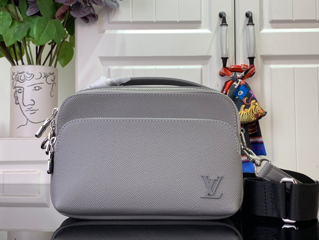 Louis Vuitton LV Men Avenue Messenger Bag Handbag M11657 Gray