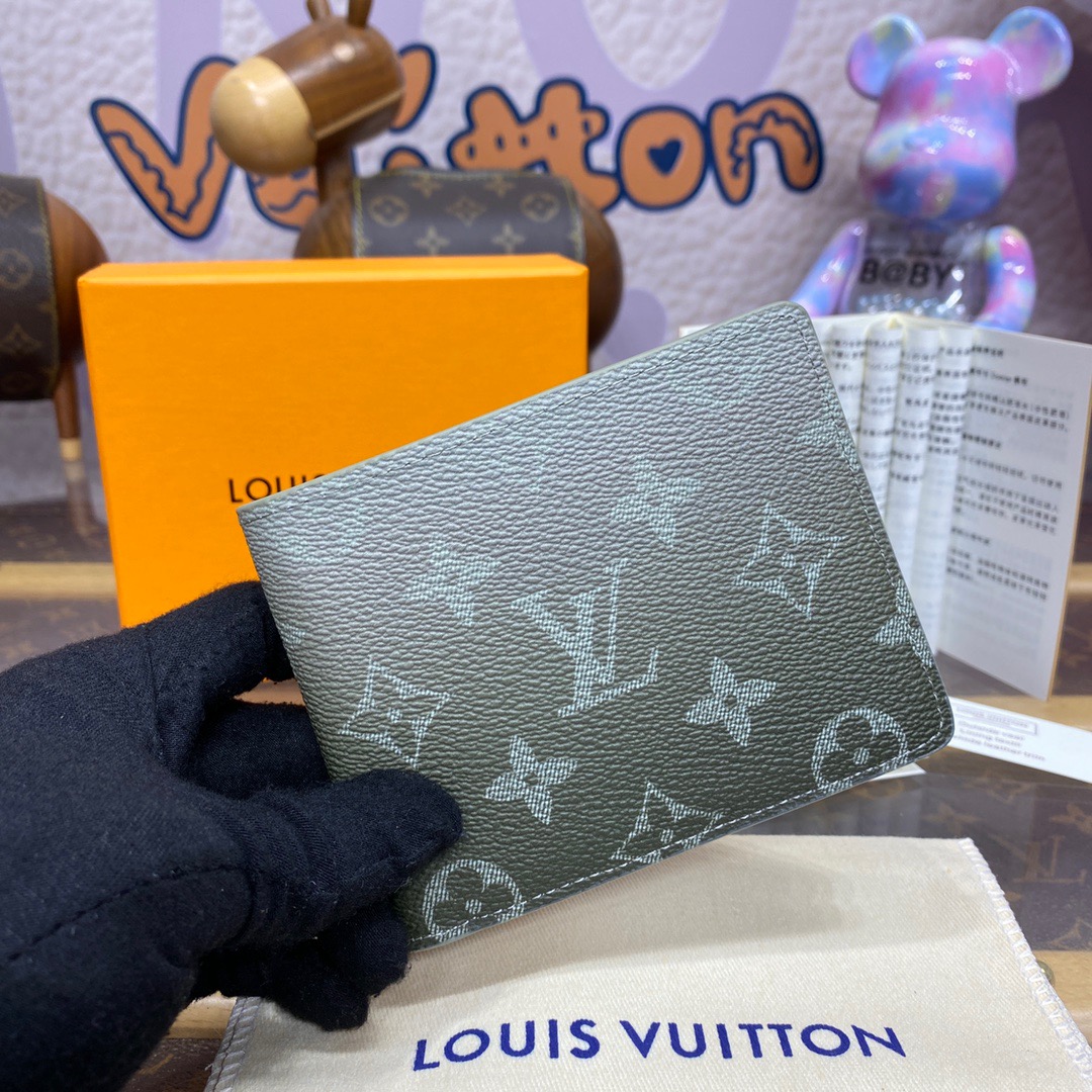 Louis Vuitton LV Monogram Gradient Multiple Wallet Purse Cardholder M11547 Green