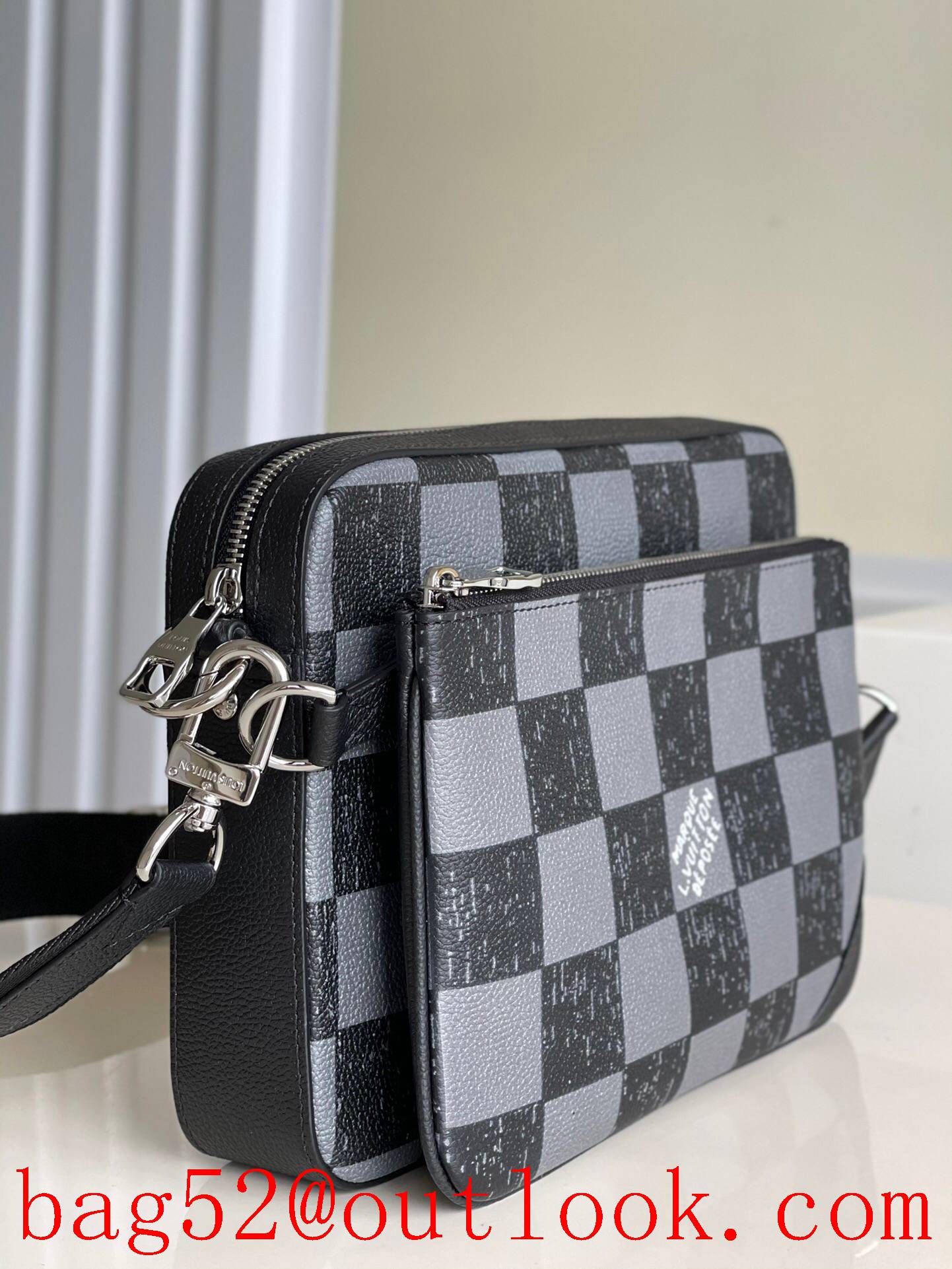 LV Louis Vuitton men leather with damier trio messenger bag