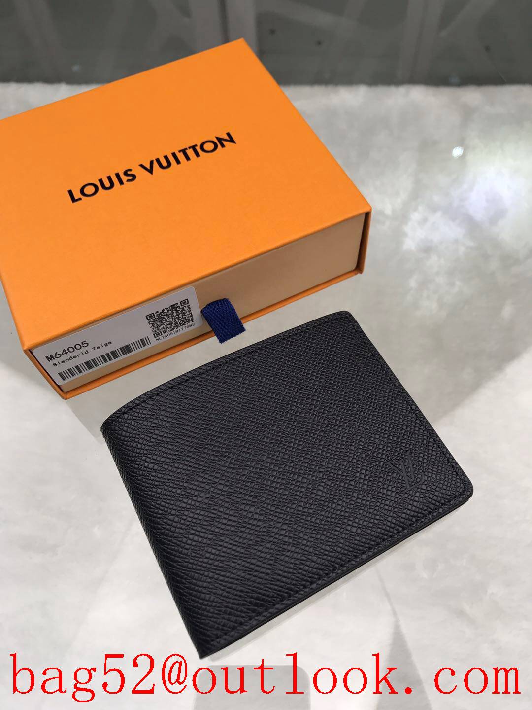 LV Louis Vuitton black Taiga leather small pocket wallet purse M64005