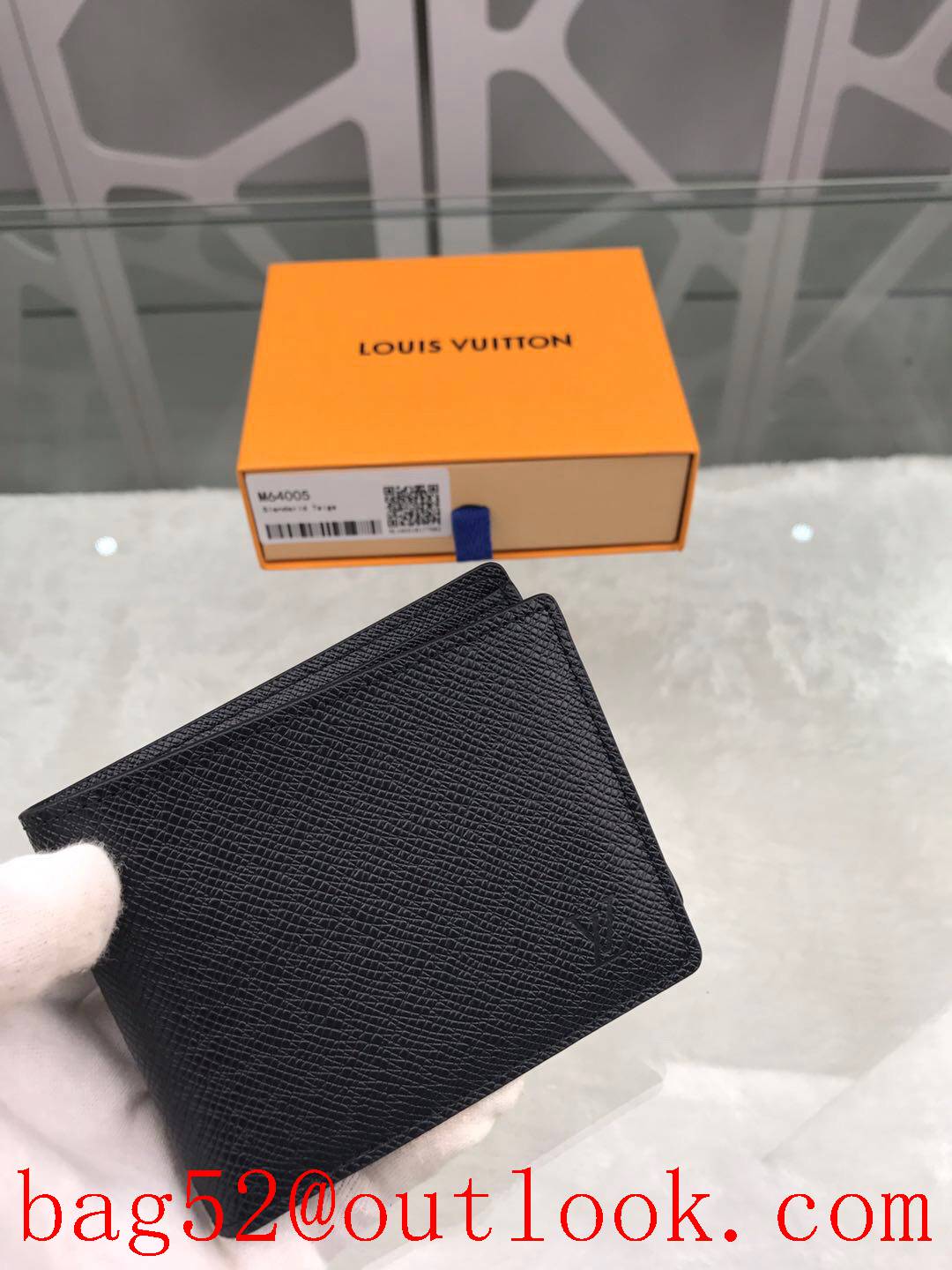 LV Louis Vuitton black Taiga leather small pocket wallet purse M64005