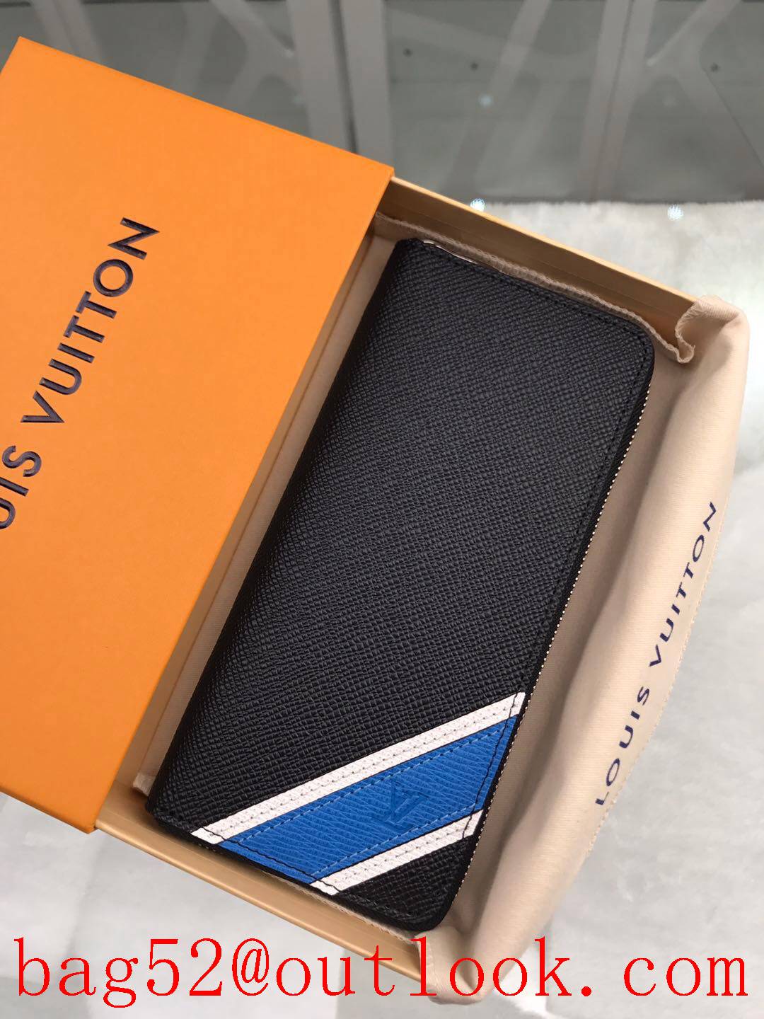 LV Louis Vuitton long zipper taiga leather passport card holder wallet purse M64094