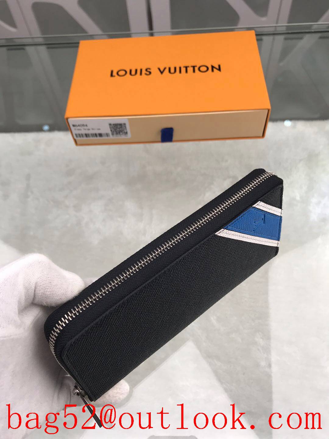 LV Louis Vuitton long zipper taiga leather passport card holder wallet purse M64094