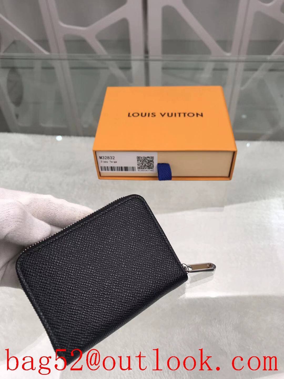 LV Louis Vuitton small Taiga leather coin card holder zipper wallet purse M32832